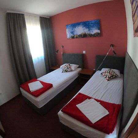 Apartments Myadria Малинска Екстериор снимка