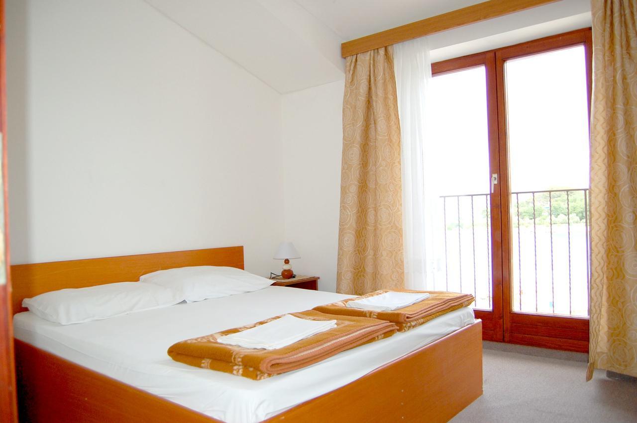 Apartments Myadria Малинска Екстериор снимка