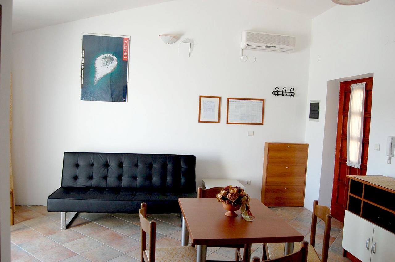 Apartments Myadria Малинска Екстериор снимка