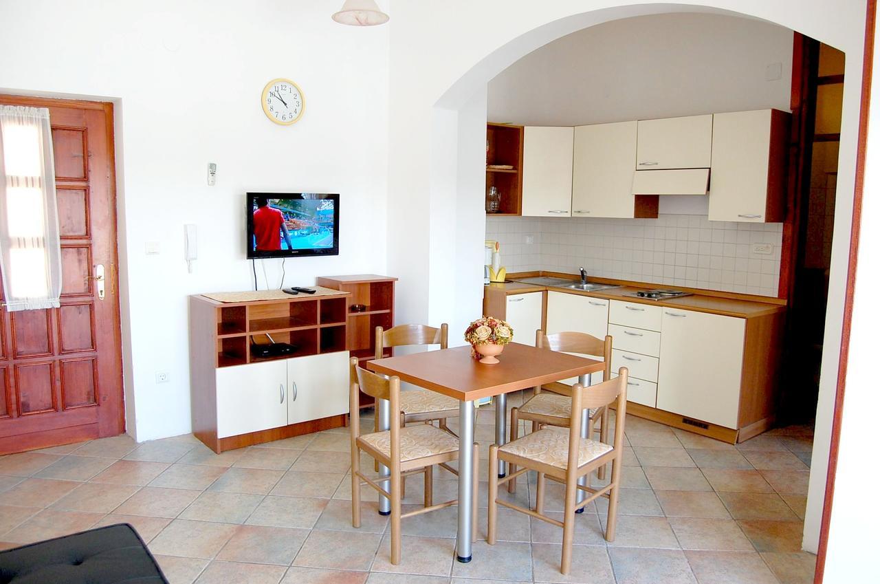 Apartments Myadria Малинска Екстериор снимка